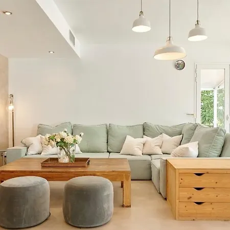 Luxury Villa - Sleeps 12 Walk To Beach & Shops! Βίλα
