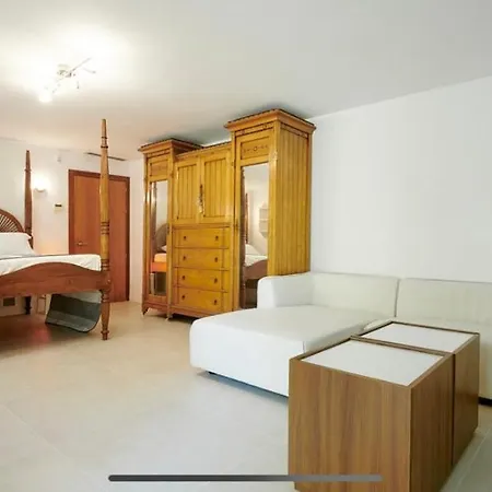 Luxury Villa - Sleeps 12 Walk To Beach & Shops! Βίλα