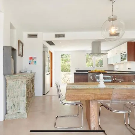Luxury Villa - Sleeps 12 Walk To Beach & Shops! Βίλα