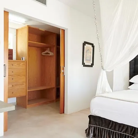 Luxury Villa - Sleeps 12 Walk To Beach & Shops! * Santa Eulària des Riu