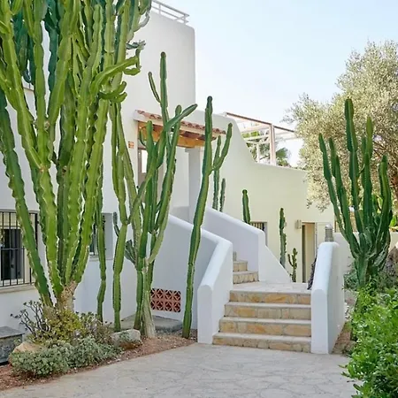 Luxury Villa - Sleeps 12 Walk To Beach & Shops! * Santa Eulària des Riu