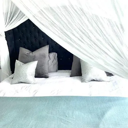 Βίλα Luxury Villa - Sleeps 12 Walk To Beach & Shops! *