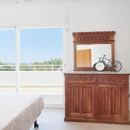 Luxury Villa - Sleeps 12 Walk To Beach & Shops! Santa Eulària des Riu