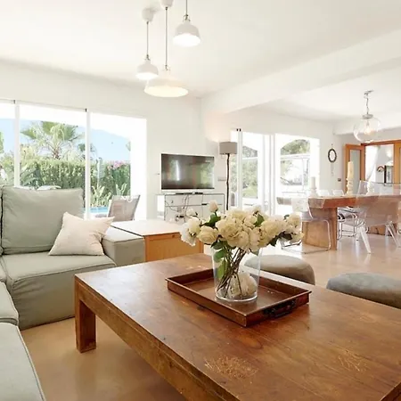 Luxury Villa - Sleeps 12 Walk To Beach & Shops! *