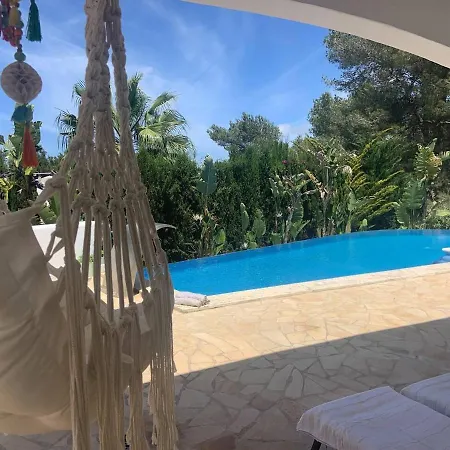 Luxury Villa - Sleeps 12 Walk To Beach & Shops! * Santa Eulària des Riu