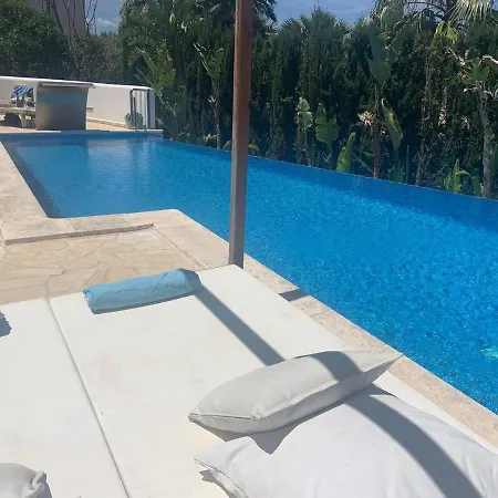 Luxury Villa - Sleeps 12 Walk To Beach & Shops! Βίλα Santa Eulària des Riu