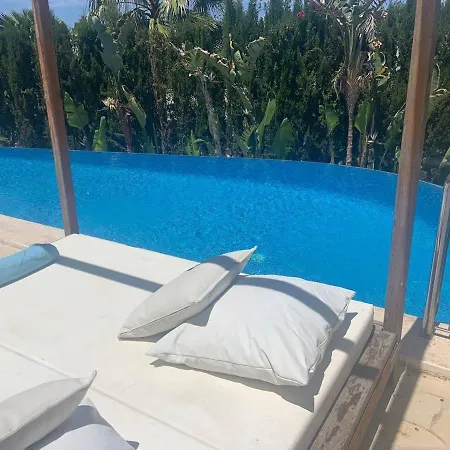 Luxury Villa - Sleeps 12 Walk To Beach & Shops! * Santa Eulària des Riu