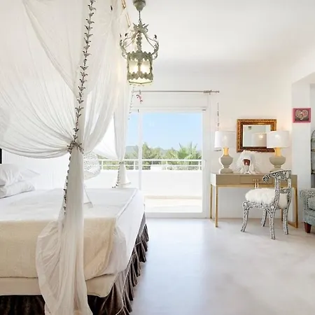 Luxury Villa - Sleeps 12 Walk To Beach & Shops!