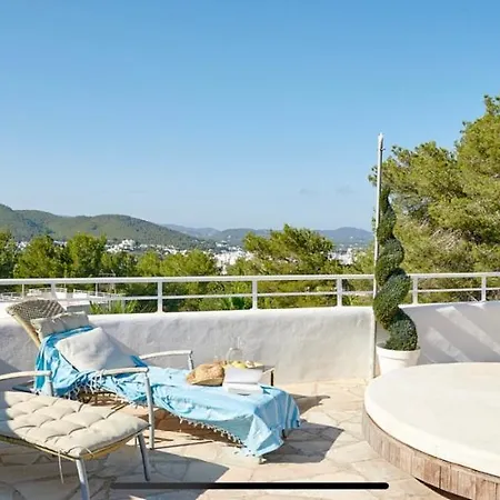 Luxury Villa - Sleeps 12 Walk To Beach & Shops! * Santa Eulària des Riu