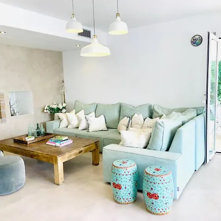 Βίλα Luxury Villa - Sleeps 12 Walk To Beach & Shops! Santa Eulària des Riu